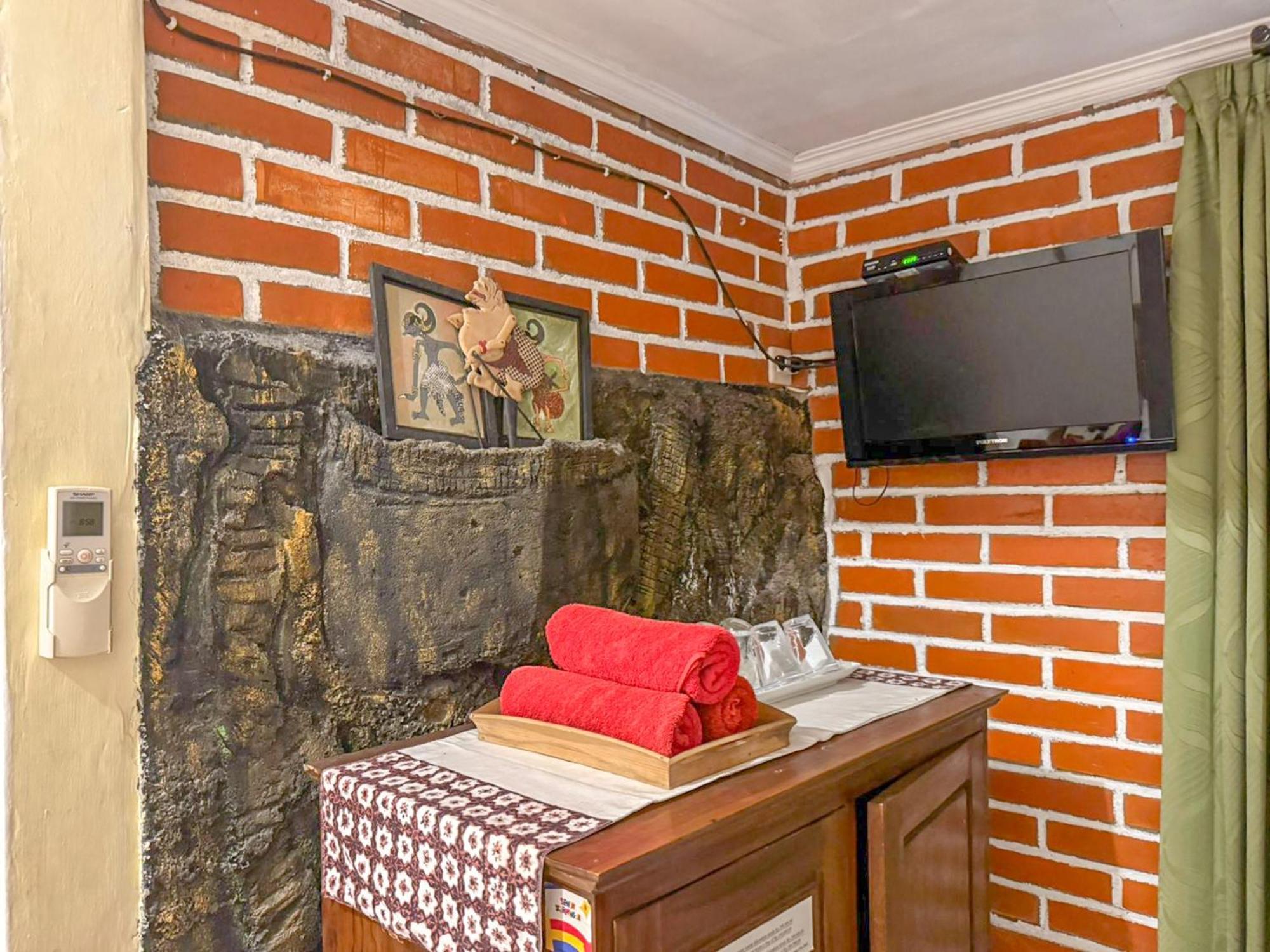 Alam Citra Bnb Mitra Reddoorz Gandok Exterior foto